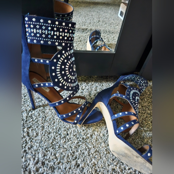 Heels - Picture 2 of 8